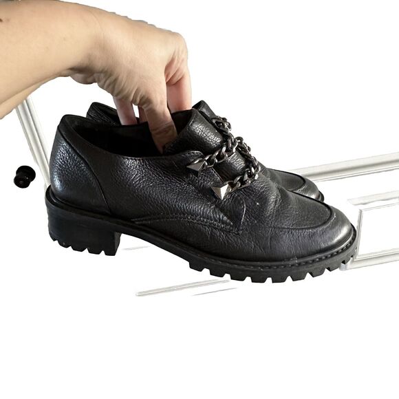 Schutz Chunky Lug Sole Loafer Women's Size 7.5 B Black Leather Gunmetal Chain - Picture 2 of 7